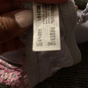 Gently worn Wacoal bra. No smells, ready to wear bra!!!